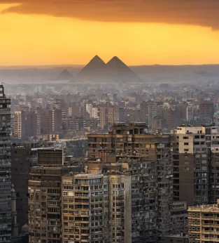 THE PYRAMIDS ON THE PLATEAU IN GIZA