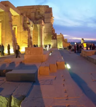  THE TEMPLE OF KOM OMBO 1
