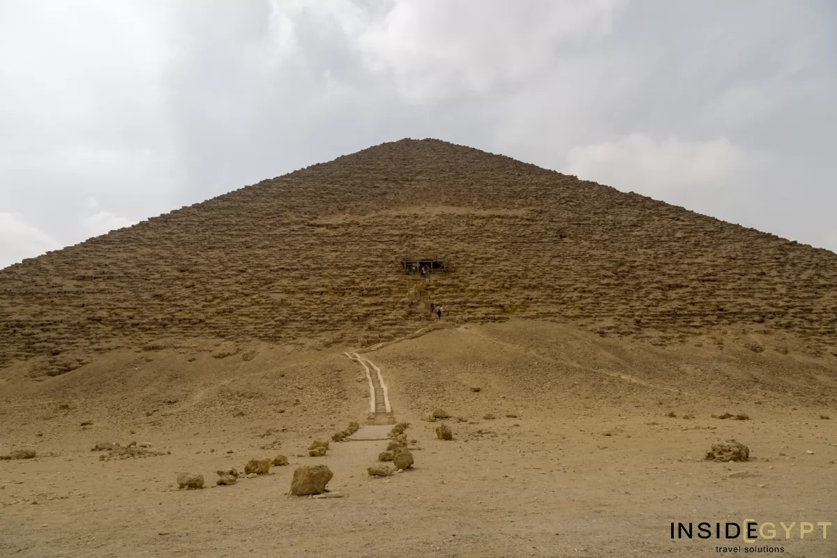 Visit the Red Pyramid of Dahshur 9