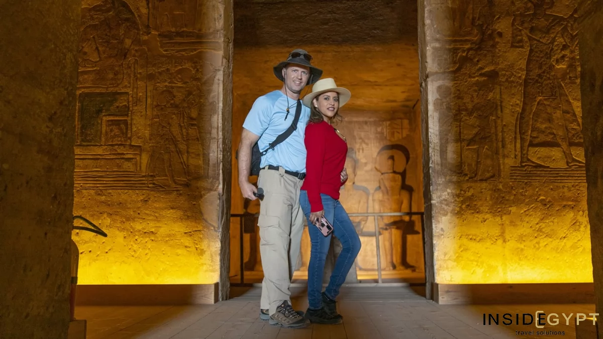 Tourist couple visiting an Egyptian monument 