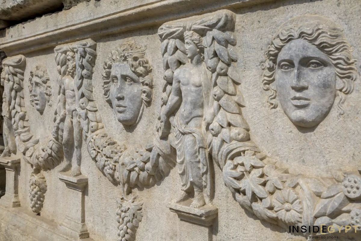 Catacombs of Kom El Shoqafa in Alexandria 10