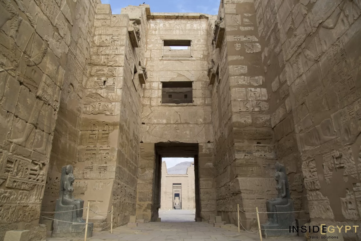  THE TEMPLE OF RAMSES III IN MEDINET HABU 7